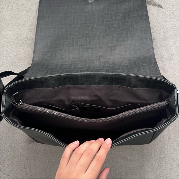 Fendi Zucca messenger bag - Picture 7 of 13